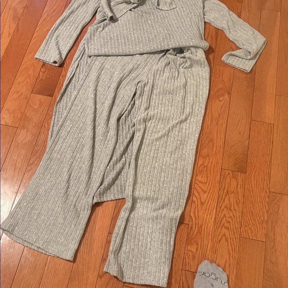Gray Ribbed Knit Lounge Set - Picture 4 of 5